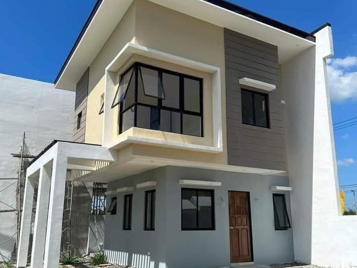 Pre-selling 3-bedroom Single Attached House For Sale in Santa Maria