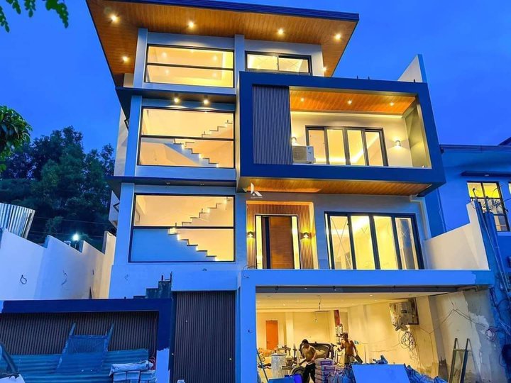 Multi Level Contemporary House and Lot