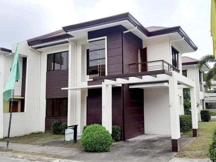 Single attached house for sale in Pampanga