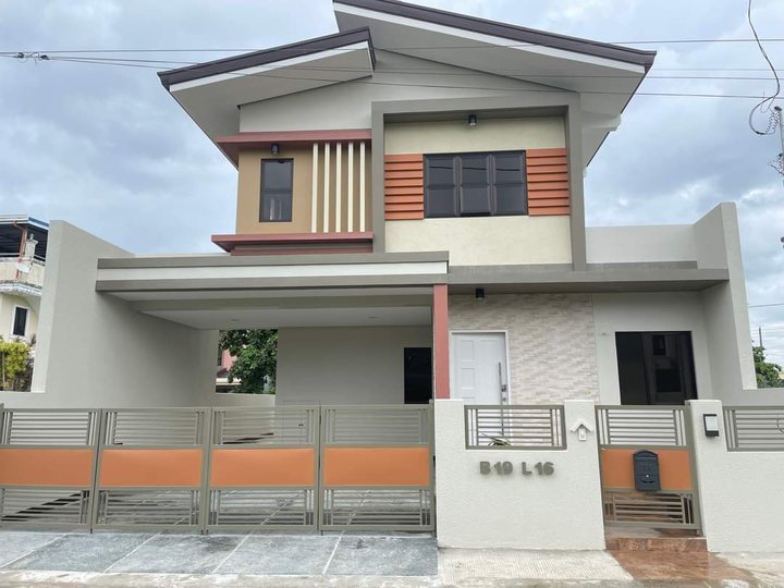 4-bedroom Single Detached House For Sale in Imus Cavite