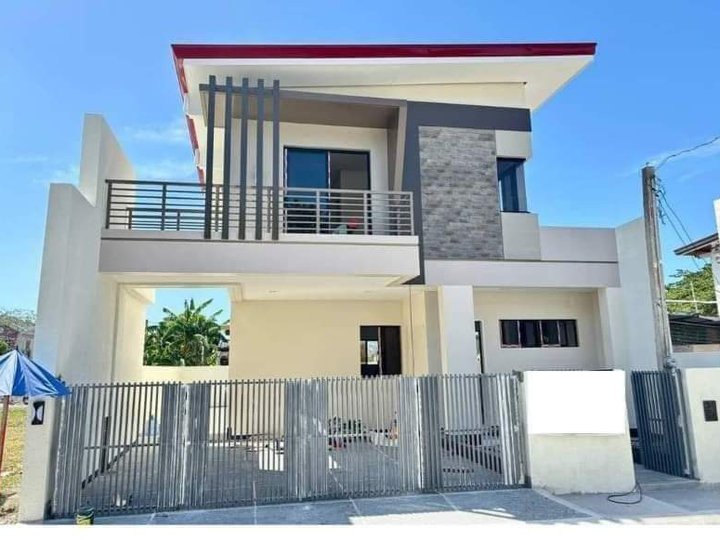 4-bedroom Single Detached House For Sale in Imus Cavite