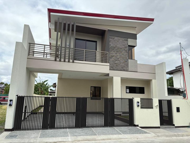 4-bedroom Single Detached House For Sale in Imus Cavite