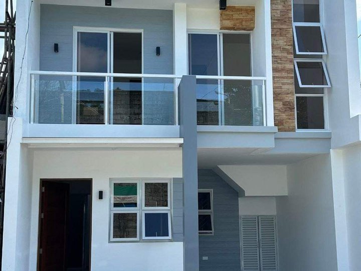 RFO Townhouse in caloocan city near in Sm Fairview