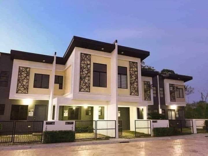 Town house for sale in lipa  2 bedroom 3 bathroom 2 floor parking slot and expandable