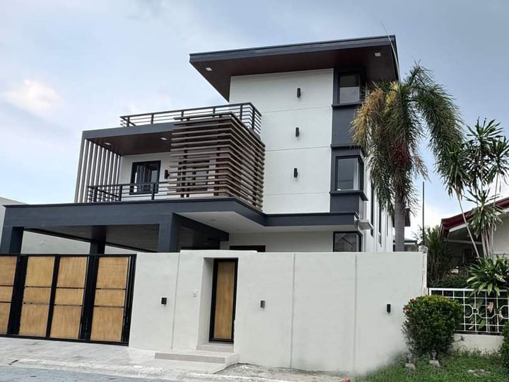 Brandnew 4-bedroom House For Sale in Paranaque Metro Manila