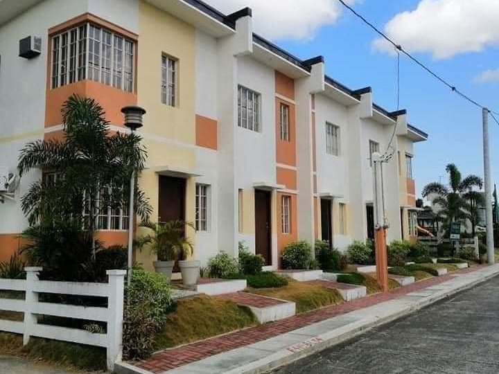 Selling Townhouse 2 br for only 9k per month