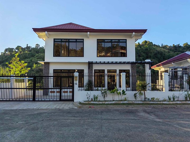 5-bedroom Single Detached House For Sale in Sunvalley, Antipolo Rizal