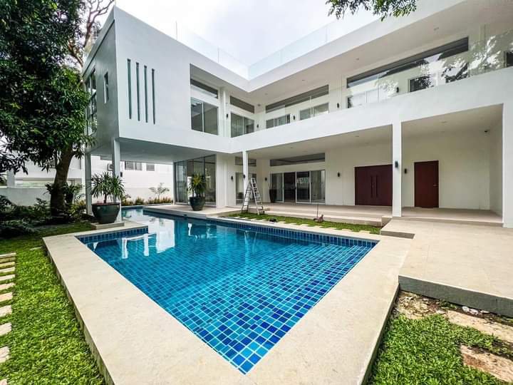 4BEDROOMS BRAND NEW 3-STOREY MODERN HOME WITH POOL