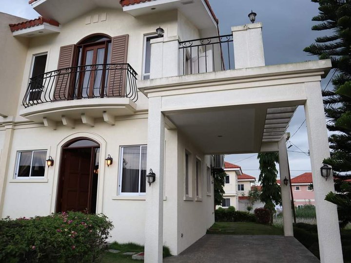 3-bedroom Duplex / Twin House with Balcony For Sale in Silang Cavite