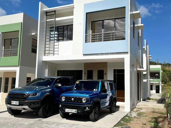 4-bedroom Single Attached House For Sale in Mira Valley, Havila, Antipolo Rizal