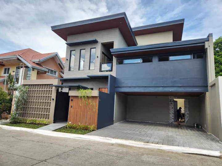 Modern 5-bedroom House For Sale in BF Homes Paranaque Metro Manila