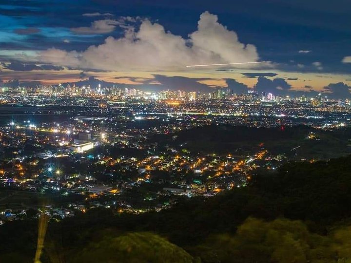 Beautiful and Overlooking Laguna lake and cityview