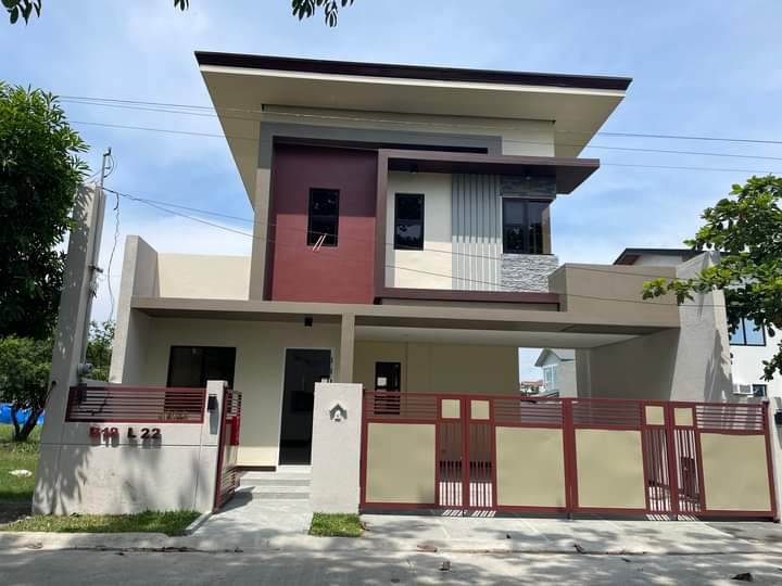 4-bedroom Single Detached House For Sale in Imus Cavite