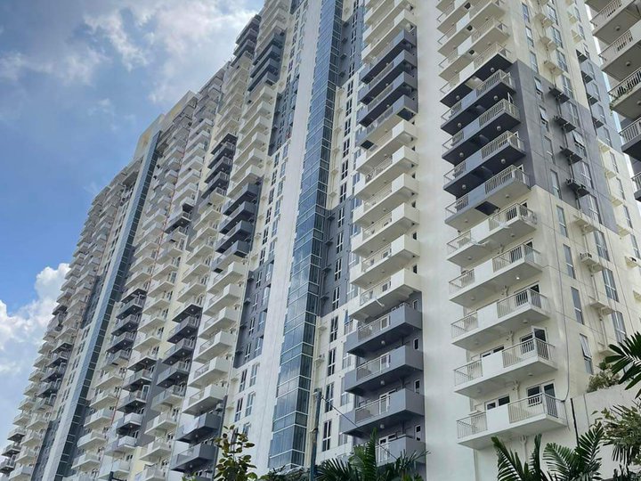 RentToOwn 2bedroom Condo with balcony at Kasara Urban Resort, Pasig