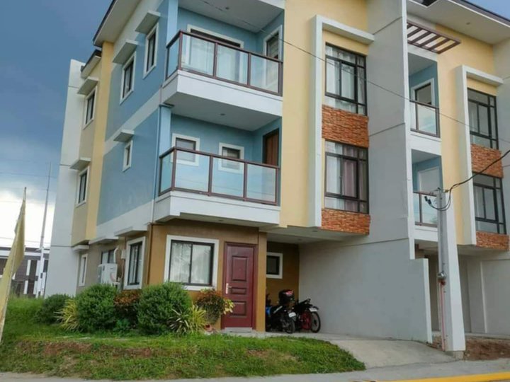 PROMO 400K DSCT. 5BR, 5TB TOWNHOUSE DASMARINAS CAVITE