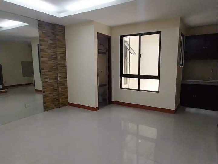 Townhouse for sale in Brgy Sacred Heart Quezon City