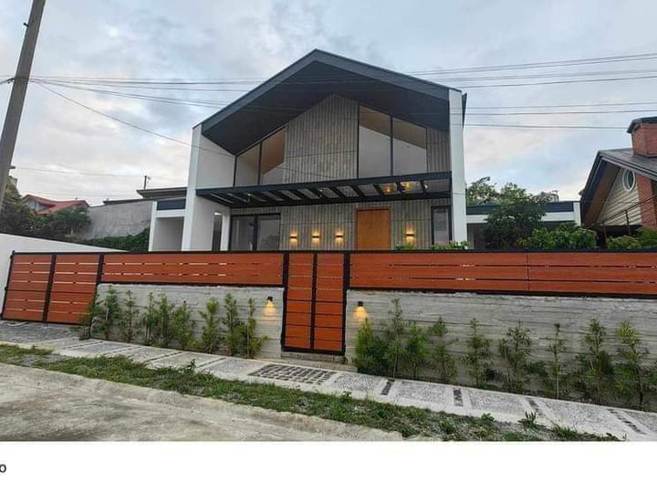 Modern Industrial Minimalist Design House For Sale in Tagaytay Cavite