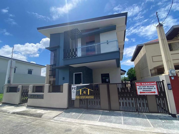 4-bedroom Single Detached House For Sale in Imus Cavite