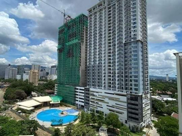 2 Bedroom  Condo  unit  60 sqm