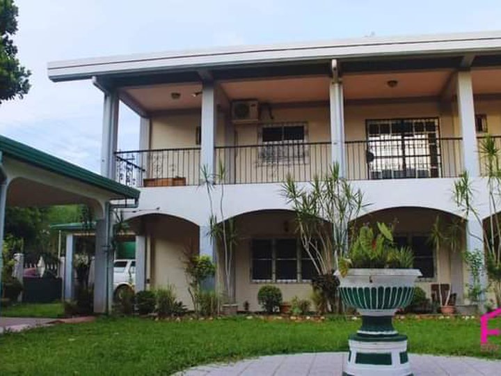 Pre-Owned 7-bedroom Single Detached House For Sale in Pili Camarines Sur