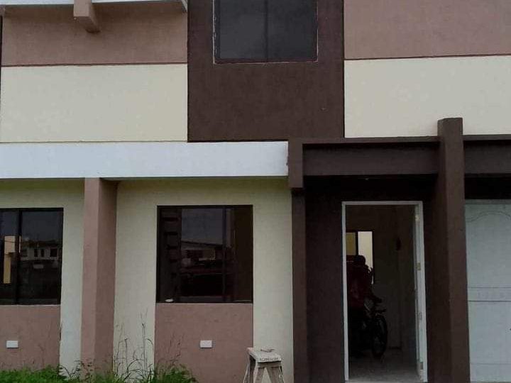 Pre owned 2 bedroon townhouse for sale in Tanza, Cavite