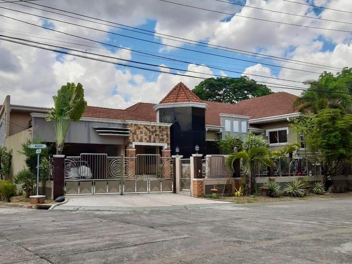 FOR SALE LUXURIOUS MANSION COMPOUND IN ANGELES CITY KOREAN TOWN NEAR CLARK  Location: Angeles City