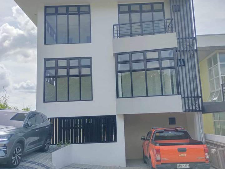 5-bedroom Single Detached House For Sale in Talisay Cebu