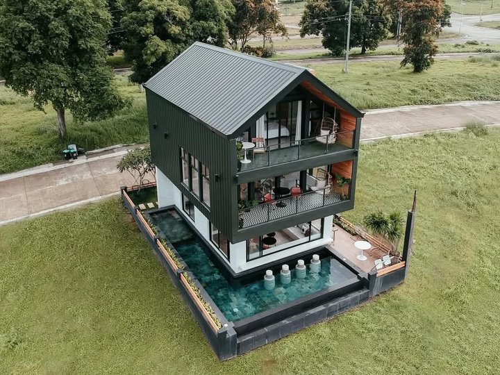 MODERN BLACK CABIN WITH SWIMMING POOL FOR SALE