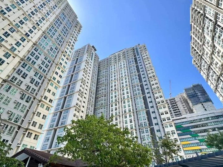 RUSH SALE SAN LORENZO PLACE 2BR 590K 37K MONTHLY  RENT TO OWN MAKATI CBD AYALA GREENBELT GLORIETTA