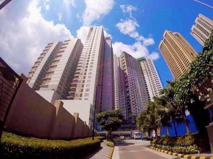 1Bedroom Unit Pioneer Mandaluyong Rent to Own 160k DP 12k monthly ORTIGAS BGC MAKATI ROCKWELL MRT 3