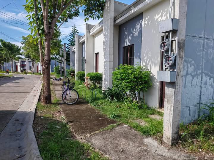 Corner & Inner Row house Combine units, MAINROAD, Ready for occupancy, TITLED inside Bellavita Subd.