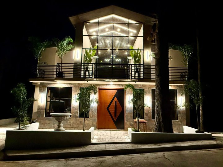 MODERN INDUSTRIAL TAGAYTAY HOUSE AND LOT FOR SALE