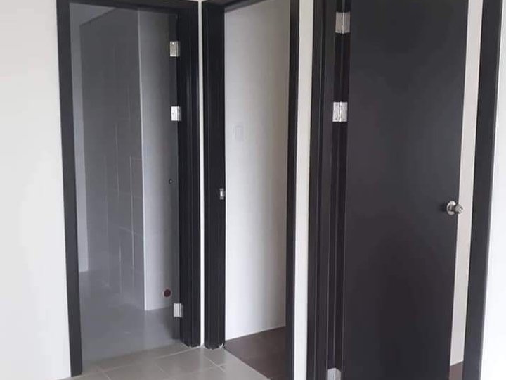 RFO Brand New Condo (2-BR with Balcony 77sqm) 25k Monthly RENT TO OWN