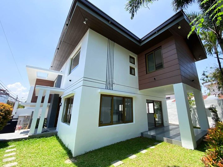 Renovated House For Sale in BF Homes Along Aguirre