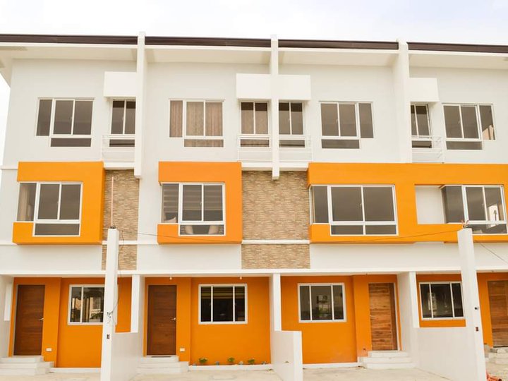 Complete Finish Townhouse w/ 3 BR in Las Pinas