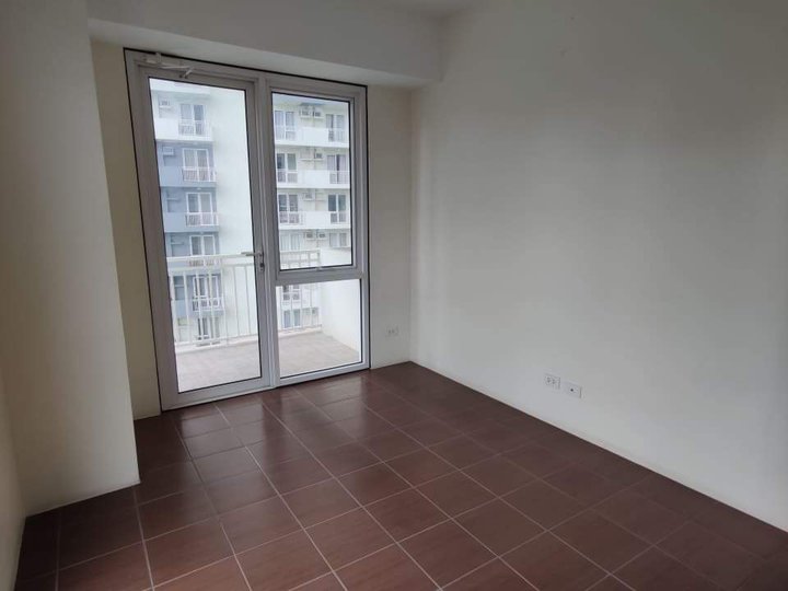 P25000 Monthly 0%INTEREST for 1-BR with Balcony 31sqm facing Amenity