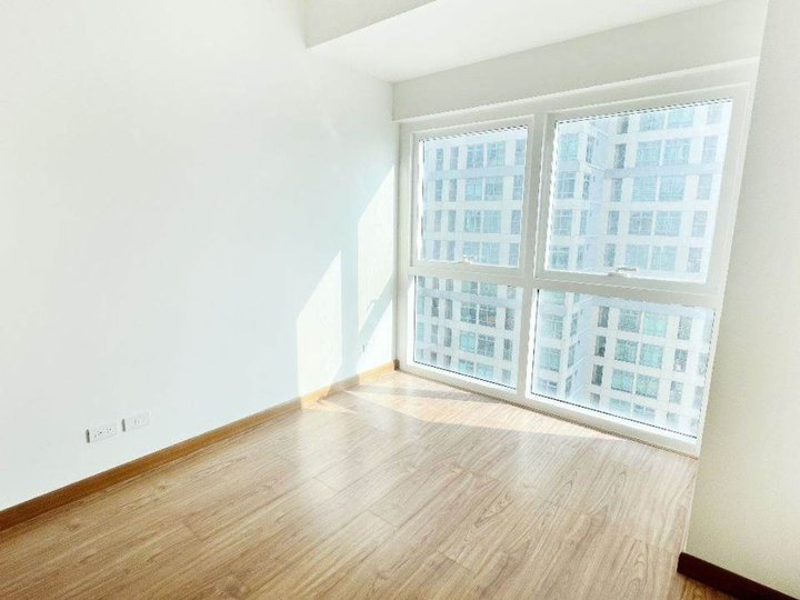 FOR SALE: Madison Park West, 1 Bedroom Unit