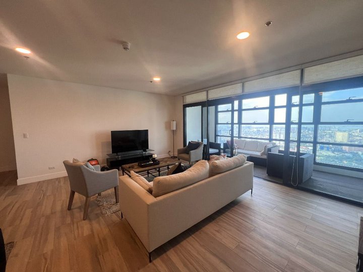 FOR SALE: Garden Towers 2, 3 Bedroom Unit