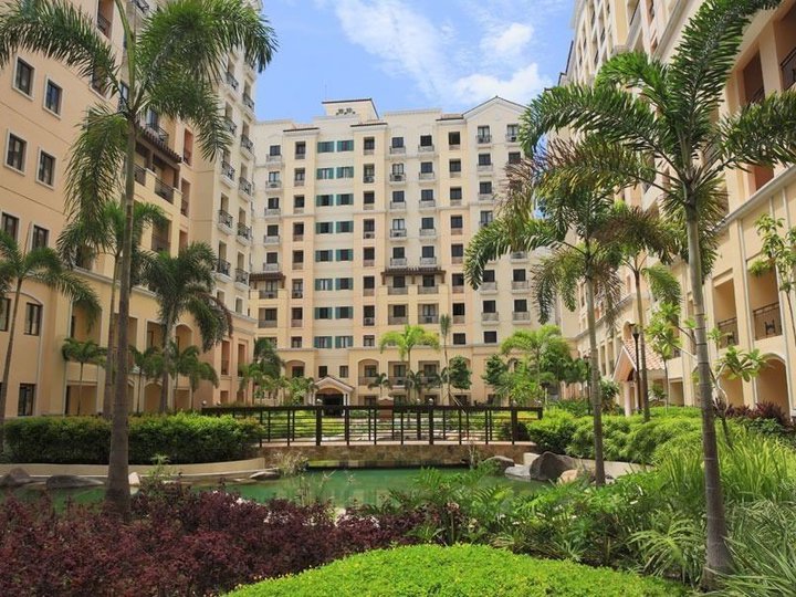 For Sale: Pinecrest Pasay City Resorts World - 3 Bedroom Condo Unit with Parking