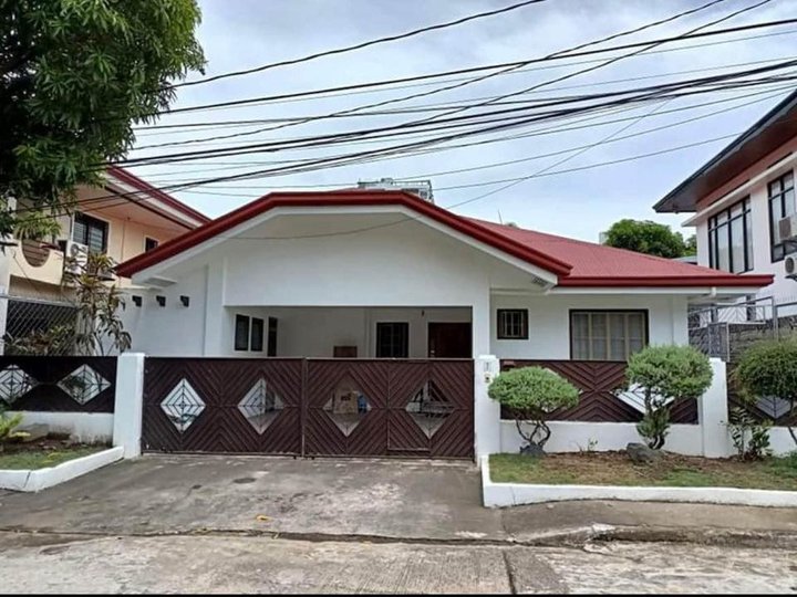 4 Bedroom House and Lot for Rent in Alabang Muntinlupa City