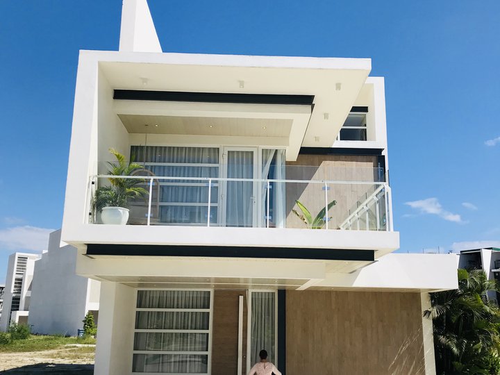 3Storey House and Lot Quezon City near Celebrity Place,Ayala UP Town