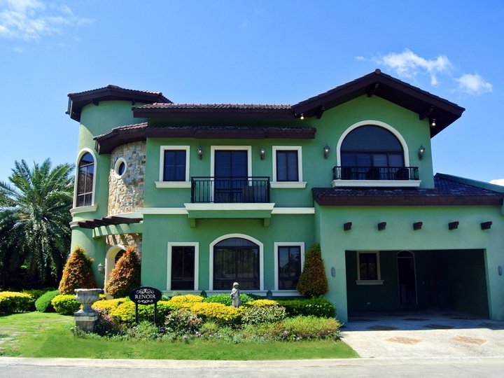 5-bedroom Single Detached House For Sale in Las Pinas