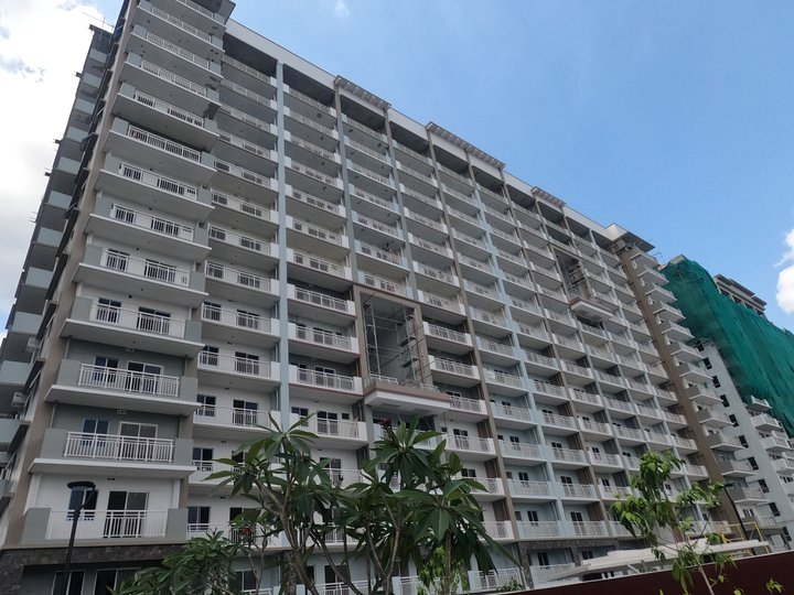 1BR CONDO UNIT with BALCONY FOR SALE!