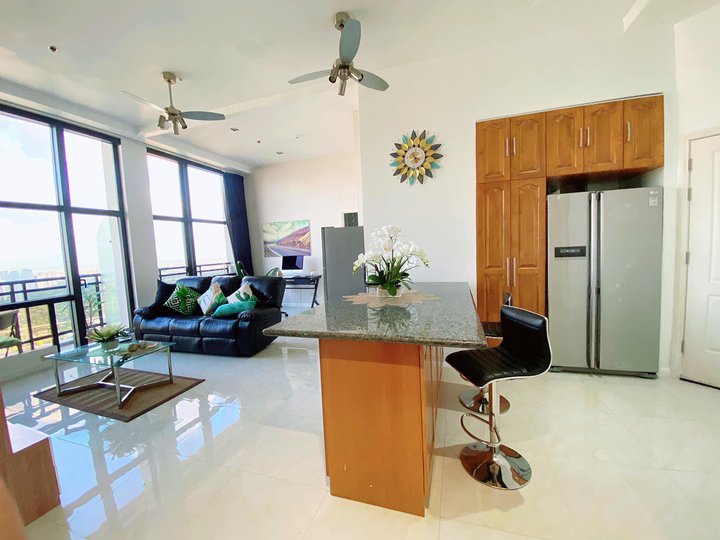 2BR Penthouse Unit in Gramercy Residences, Makati. FOR SALE!