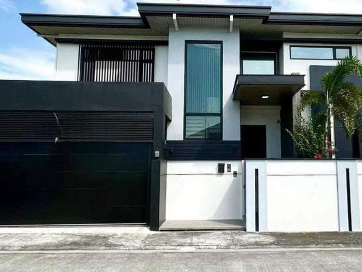 2 Flrs 5 Bedroom House (including maids room) house for sale  in  Angeles City Pampanga.