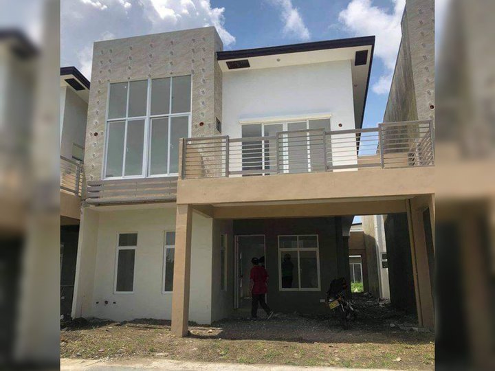 4-bedroom Single Attached 2-storey House For Sale in General Trias