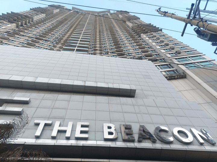 FOR SALE Fully-furnished 1BR in Beacon Roces Tower Makati City