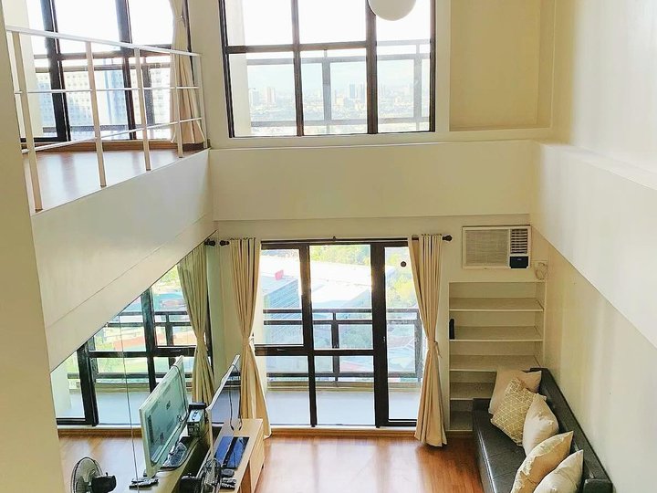 HIGH-CEILING 2BR UNIT FOR SALE IN GRAND SOHO MAKATI w/ PARKING