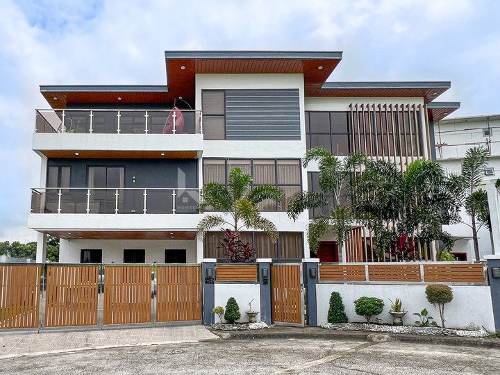 5-Bedroom House with Overlooking Scenic View for Sale in Highlands Pointe, Havila, Taytay Rizal