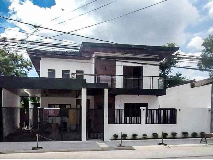 3-bedroom  House For Sale in Las Pinas Metro Manila